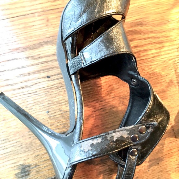 Le Chateau black faux leather heels - Picture 12 of 12